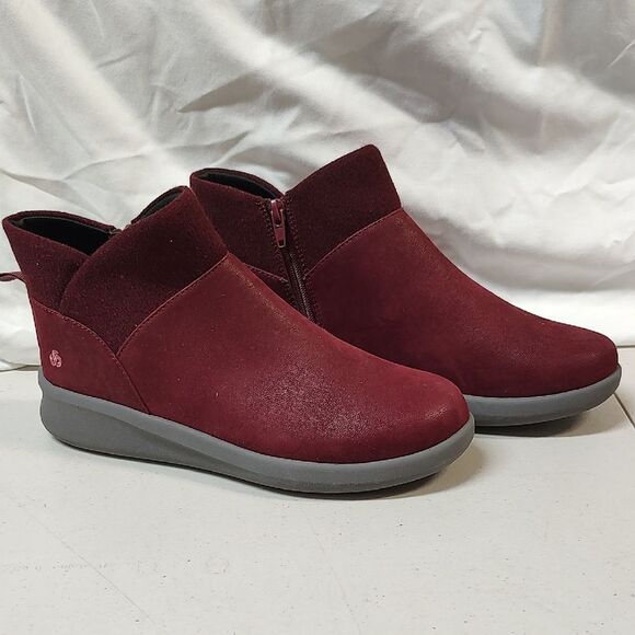 Clarks Women's 7.5W Maroon Ankle Booties - New - Picture 1 of 10